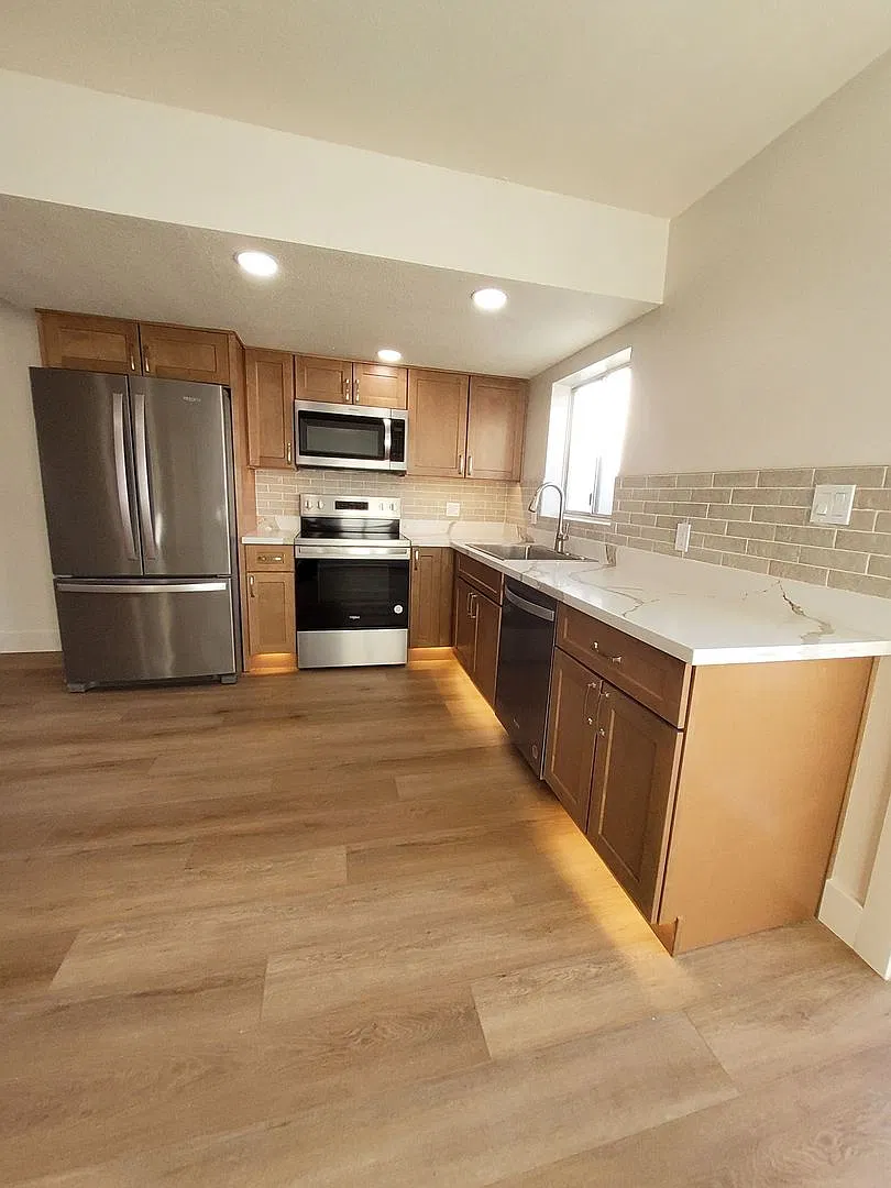 5040 N 18th Ave — Photo 3