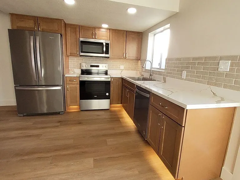 5040 N 18th Ave — Photo 2