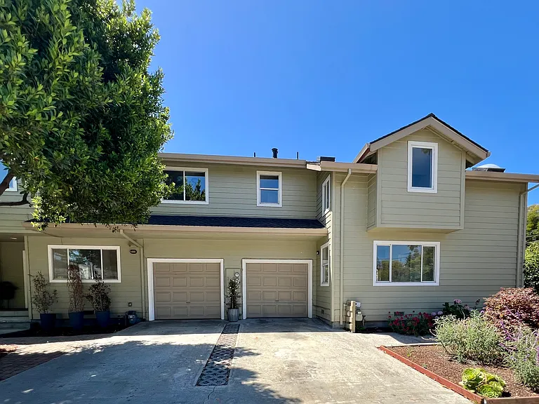 204 Hubbard St (Right duplex unit)