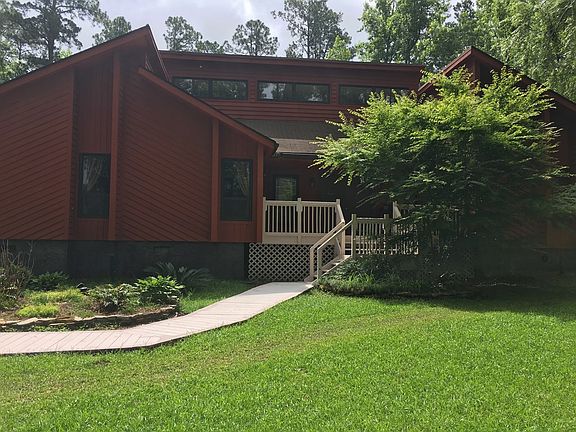 3rd image of 588 Twin Oak Ln