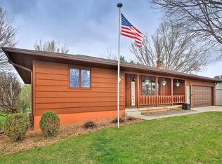 1416 Wellington Cres, Faribault, MN 55021