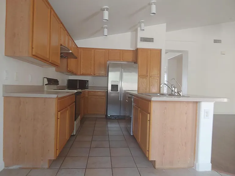 1110 W Raven Dr — Photo 8