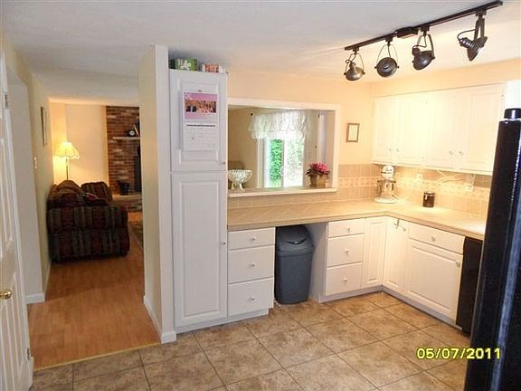 TOTALLY UPDATED KITCHEN