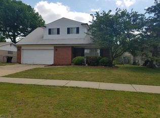 31306 Kelly Rd, Roseville, MI 48066