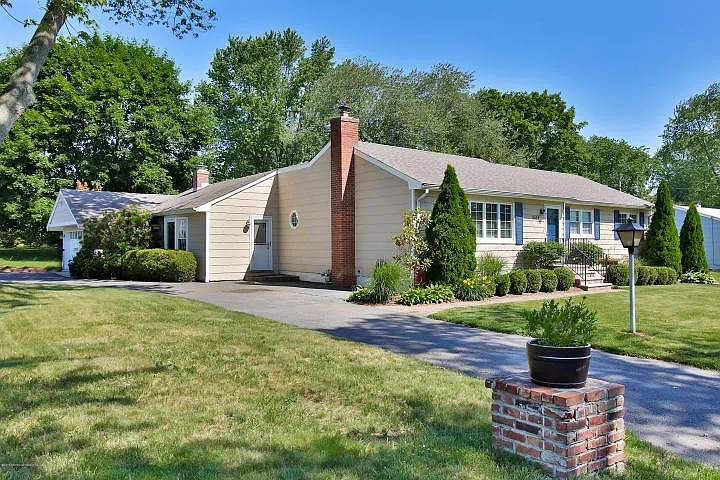 2107 Lincoln Ave photo 1