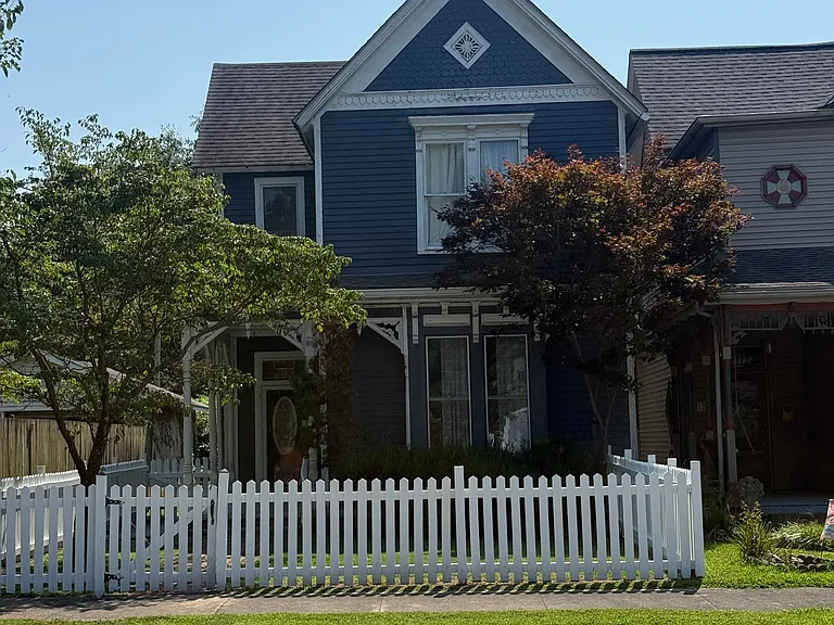 124 Powell St — Photo 1