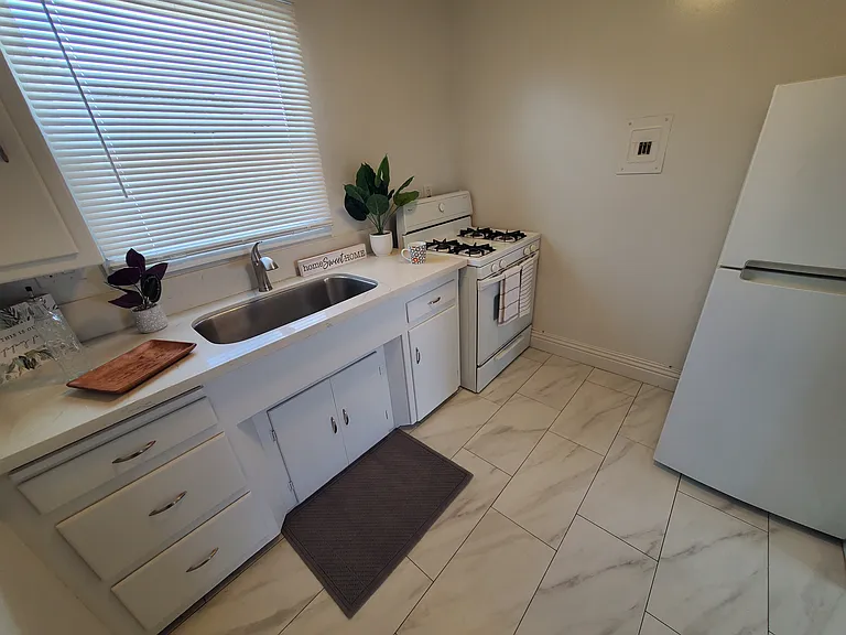 4787 E Pacific Coast Hwy #10 — Photo 4