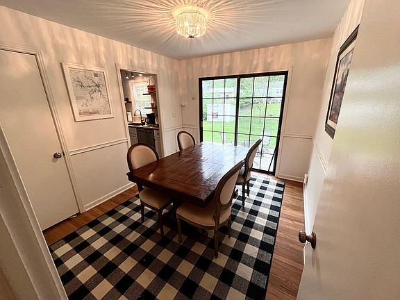 5th image of 8207 Ward Parkway Pl