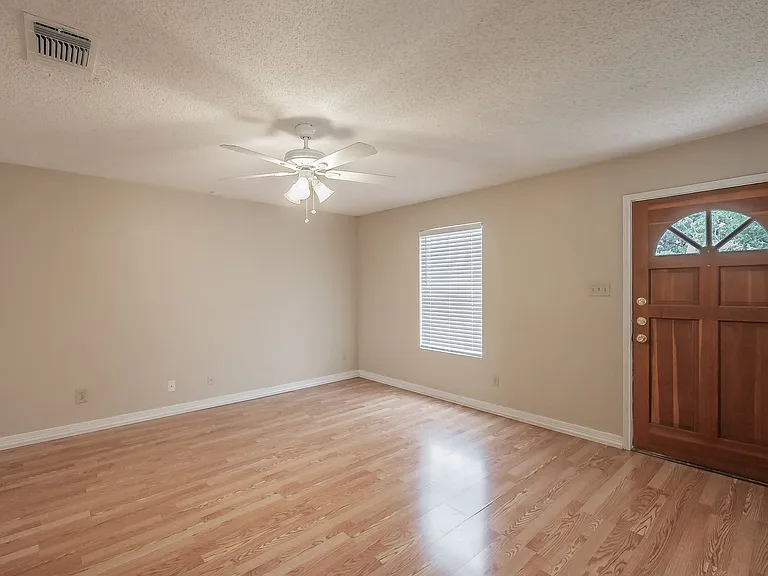 108 Prospector Ct — Photo 2