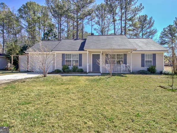 33 Chelsea Ln, Grantville, GA 30220