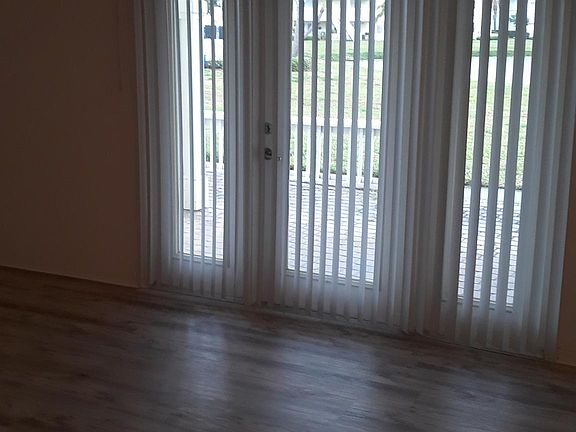 5th image of 111 Seahorse Dr SE #A