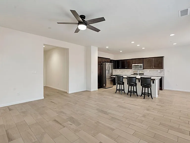 2153 Lombard Ln — Photo 7