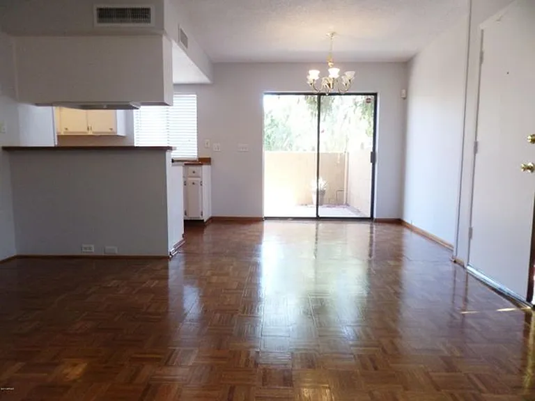 10427 N 10th St #3 — Photo 3