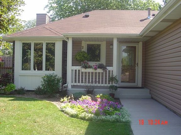 Delightful Front Porch & Garden
