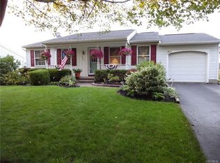 6621 Parkwood Dr, Lockport, NY 14094