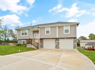 2301 S Heartland Ct, Independence, MO 64057