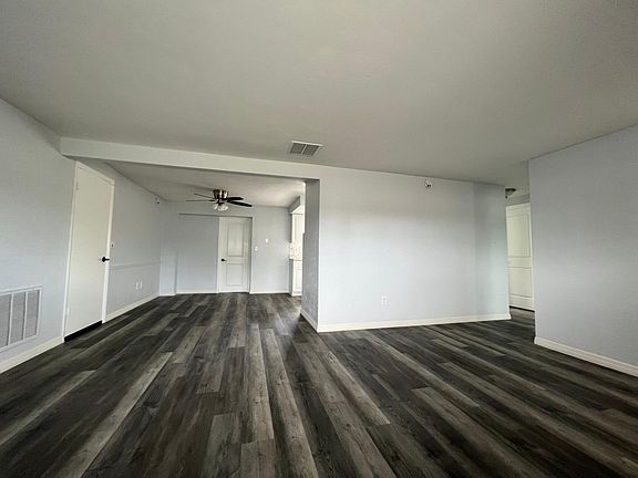 3rd image of 3435 Columbus Dr