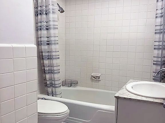 5th image of 25 Central Park W APT 17I
