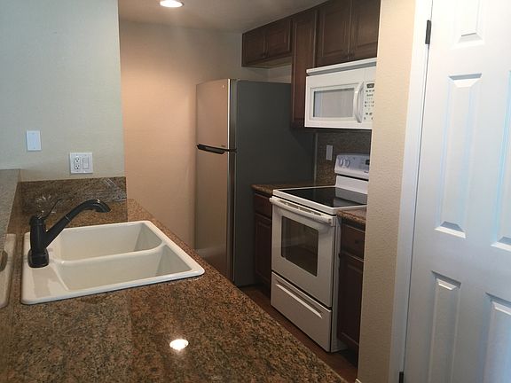 4th image of 3035 N White Ave