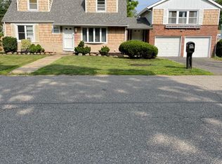 145 Washington Ave, Deer Park, NY 11729