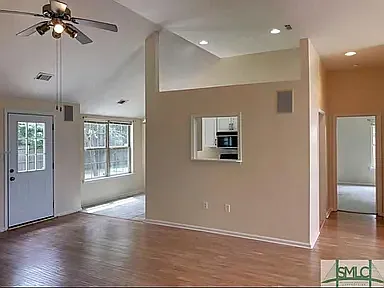 142 Meadowside Ln — Photo 3