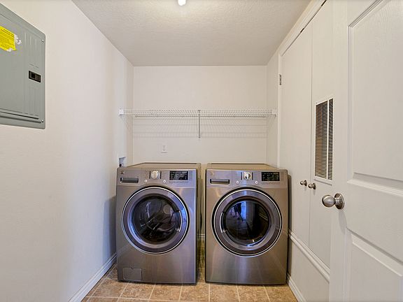 4th image of 1627 Westbury Way Building 1