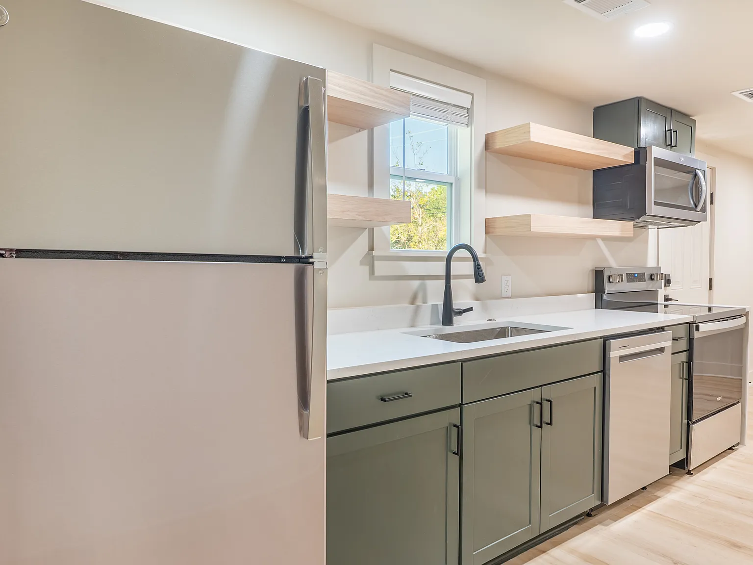1 bed, 800 sqft, $1,600 — Photo 4