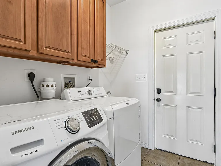1097 Underwood Rd — Photo 24