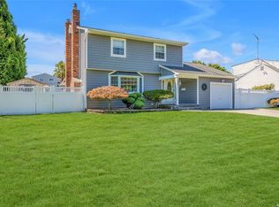 18 Seminole Dr, Commack, NY 11725