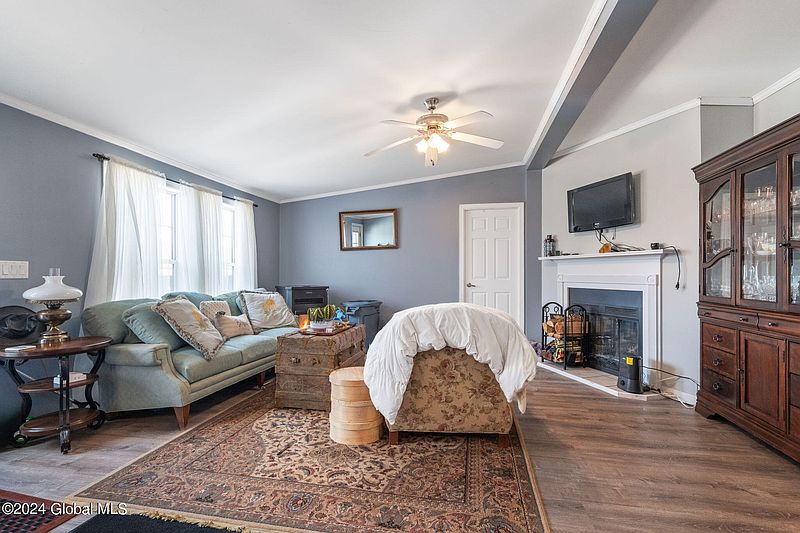 3rd image of 288 Parsons Road