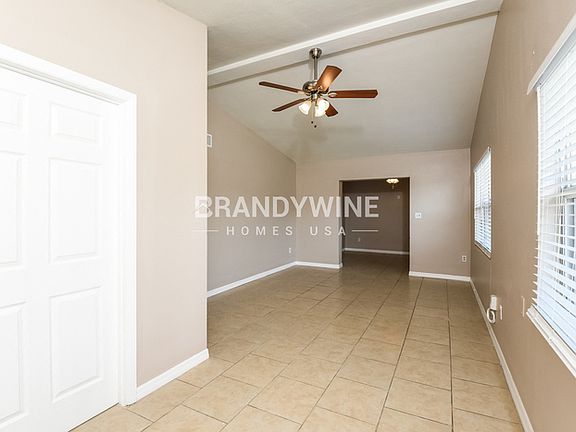 4th image of 2823 E Michigan St