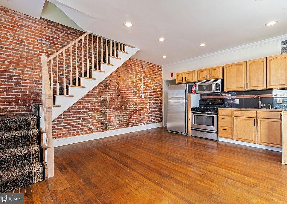 1st image of 2738 Poplar St #2F