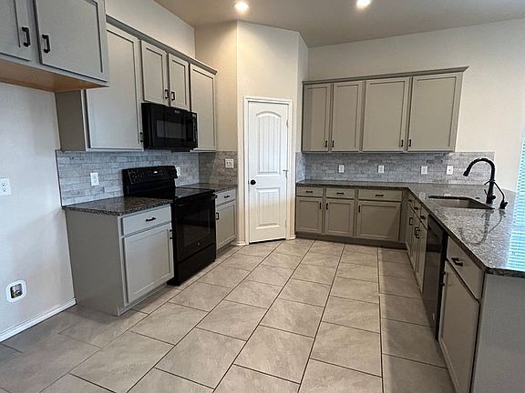 5th image of 904 E 90th St