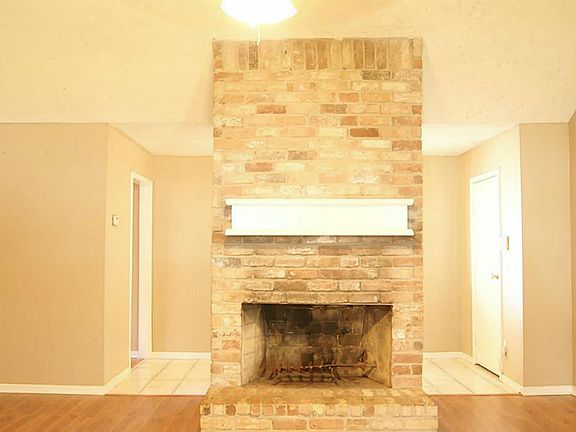 4th image of 15702 Barbarossa Dr