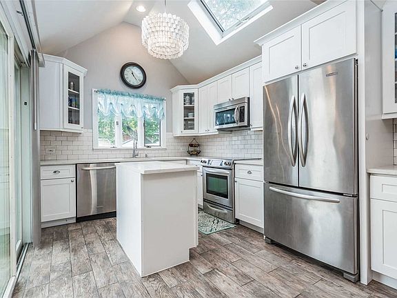 5th image of 2408 Gladmore St