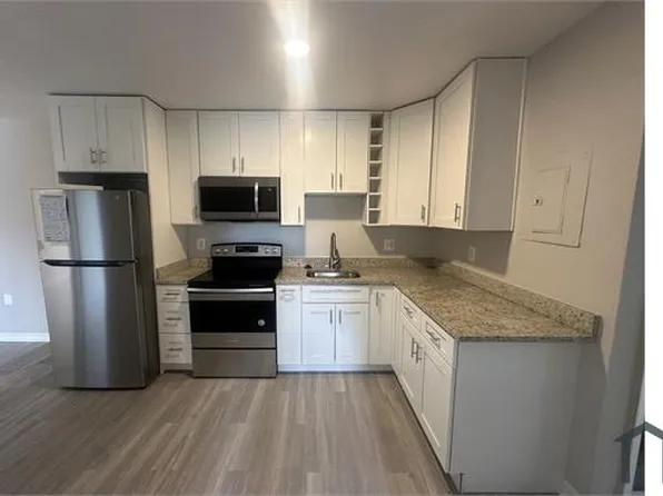 5047 D St SE, Washington, DC 20019