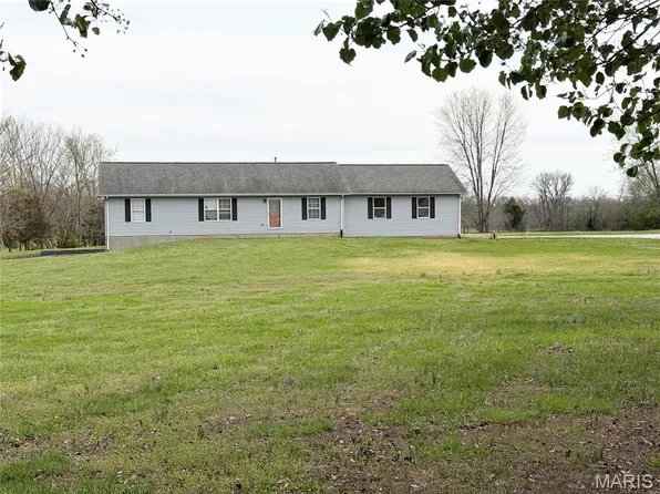 5029 Sportsman Rd, Waterloo, IL 62298