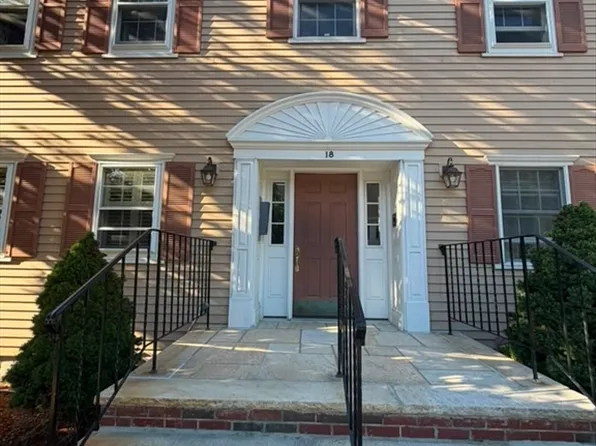 18 Weatherly Dr Unit 4, Salem, MA 01970