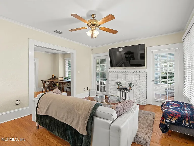 910 Talbot Ave — Photo 4