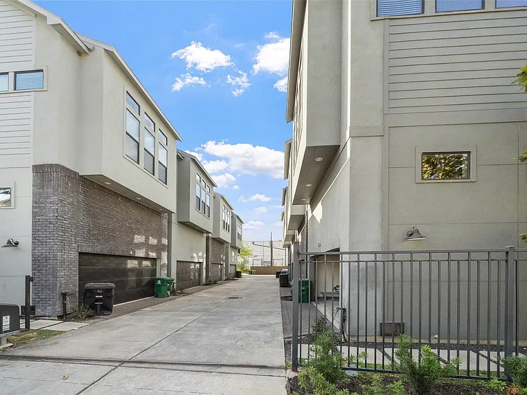 2616 Riverside Dr #M — Photo 26
