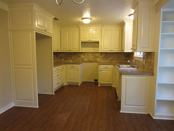 5th image of 3602 Indian Springs Dr