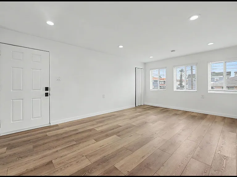 280 Ash Ave #1/2 — Photo 5