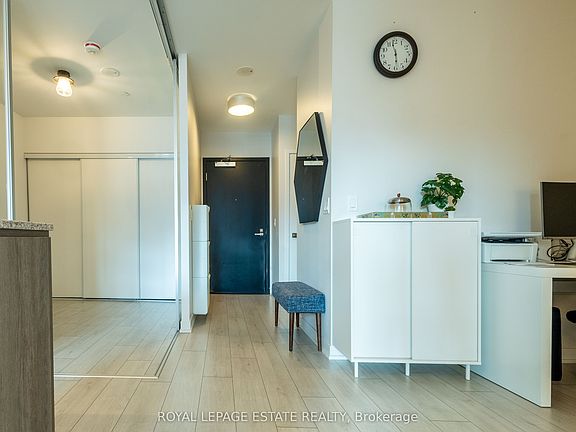 5th image of 31 Tippett Rd #657