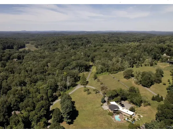 572 Cross River Road, Katonah, NY 10536