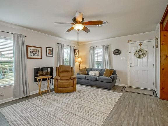 3rd image of 2984 Ridgeway Blvd