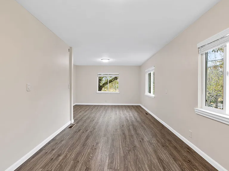 1543 Estee Ave — Photo 21