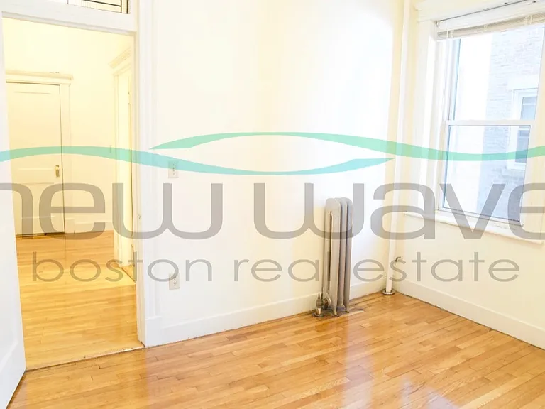 100 Queensberry St #2 — Photo 4