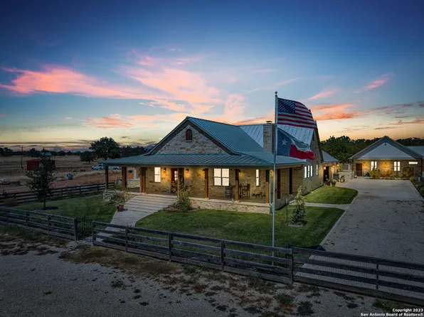 4706 Goehmann Ln, Fredericksburg, TX 78624