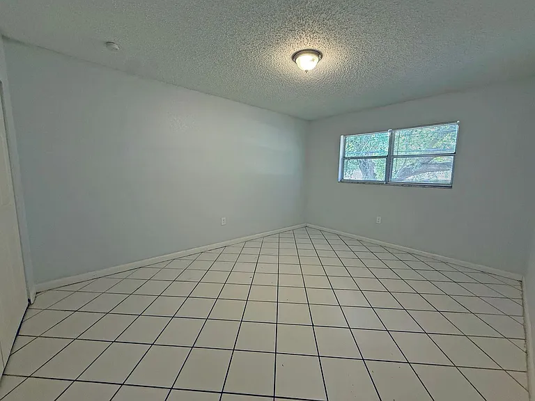 2 N Fernwood Ave #14 — Photo 9