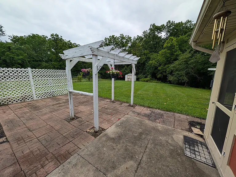698 Liberty Ln — Photo 17